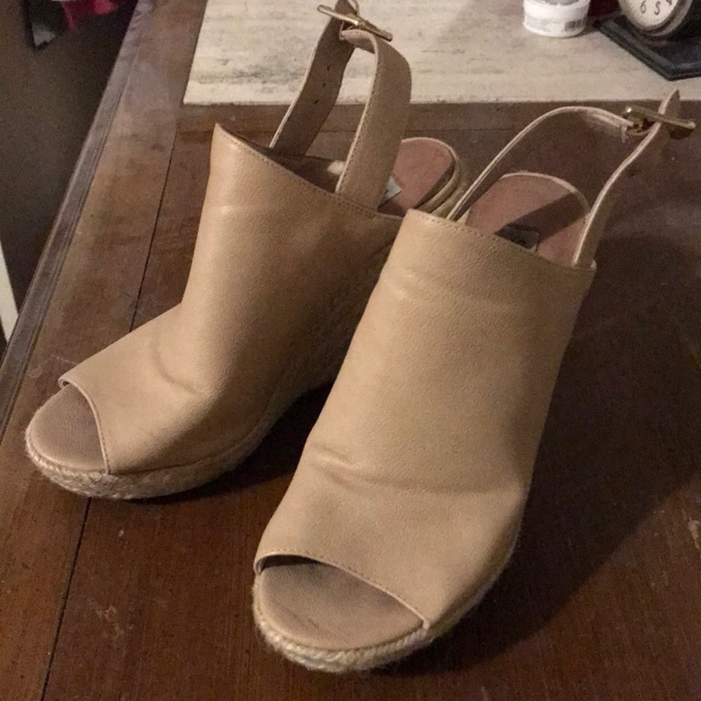 Nude Wedges